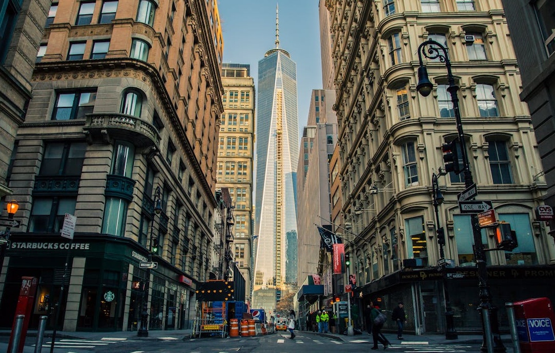 推特算法放大效应示意图，展示了购买点赞如何撬动自然流量