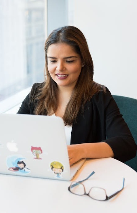 高质量内容与购买的点赞相结合，形成强大的营销协同效应