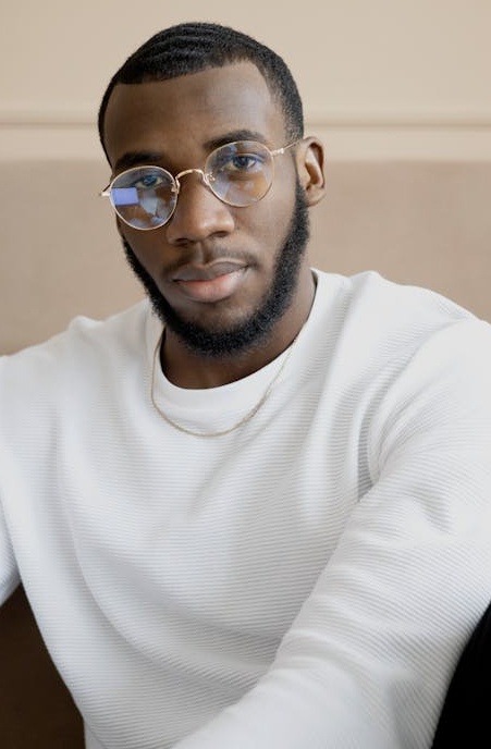 显示社交媒体增长趋势的数据图表