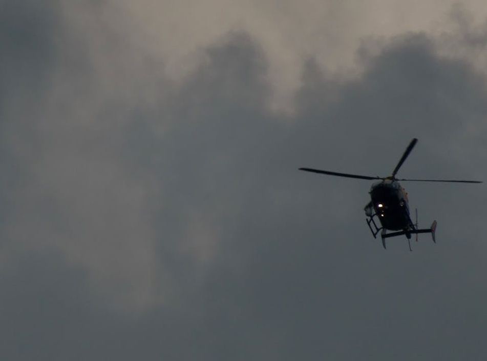 屏幕上显示着复杂的用户画像和数据标签