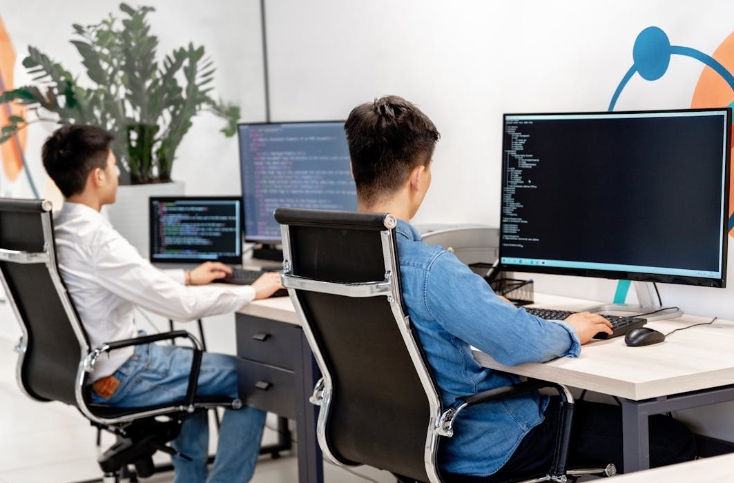 一款充满未来感的智能手表产品展示