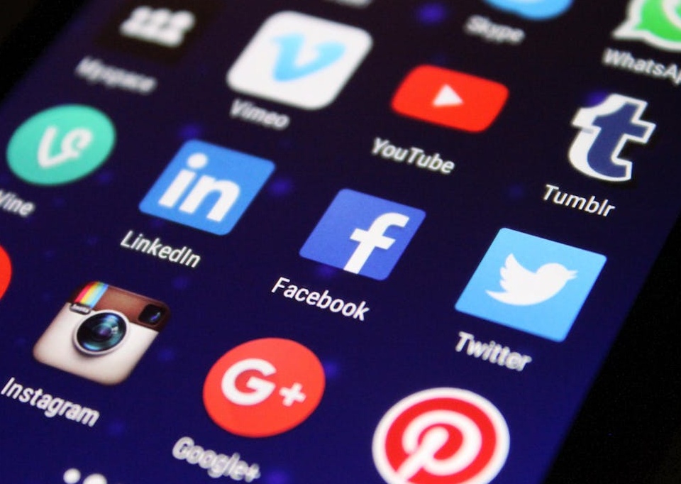 社交媒体平台是增加作品曝光度的关键