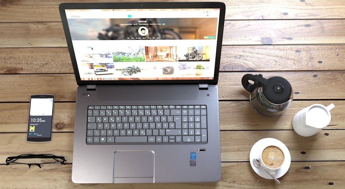 象征YouTube频道快速启动的火箭发射