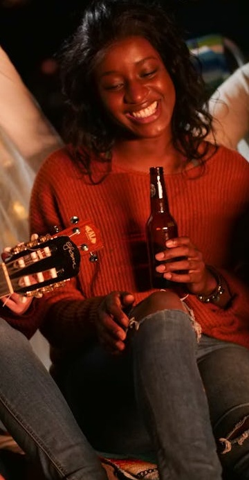 创作者正在为Instagram Reels拍摄创意视频