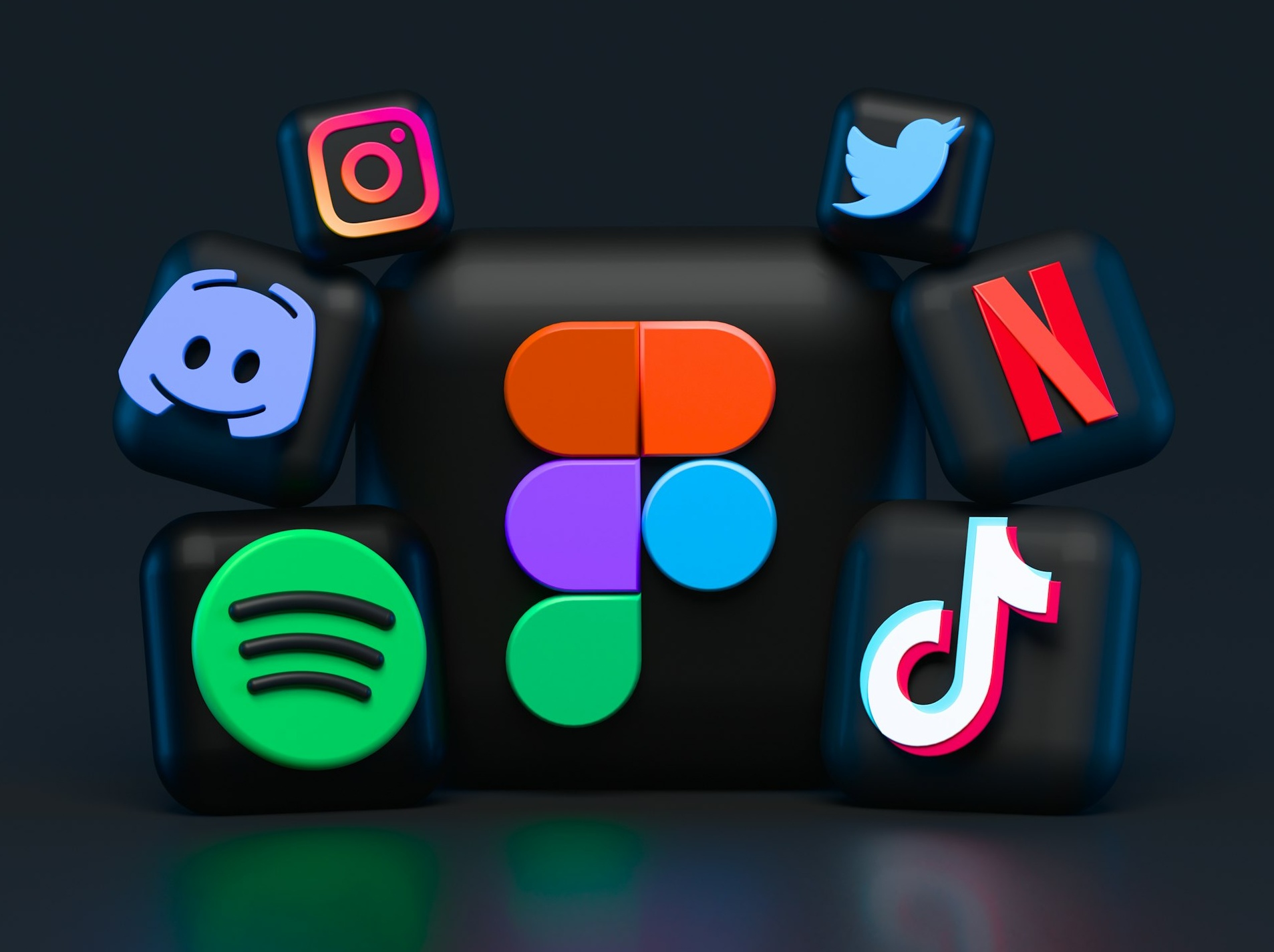 一条拥有大量评论和回复的热门推文