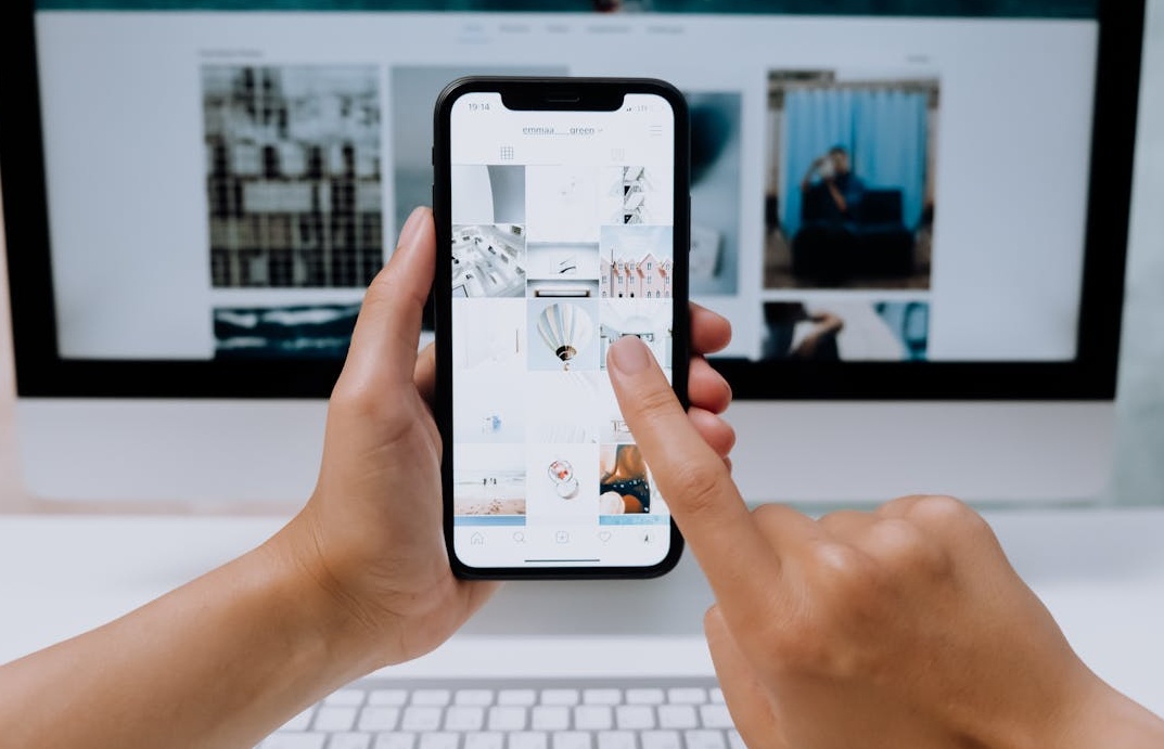 成功的内容创作者利用策略性油管刷点赞获得成功