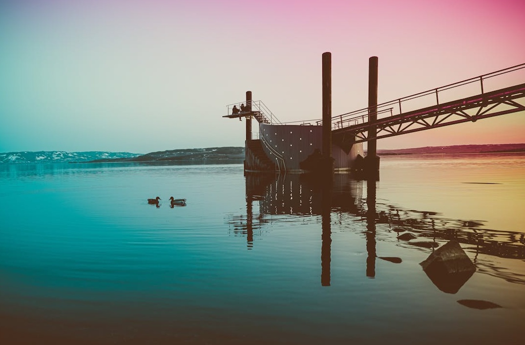 营销团队正在分析用户画像和目标受众