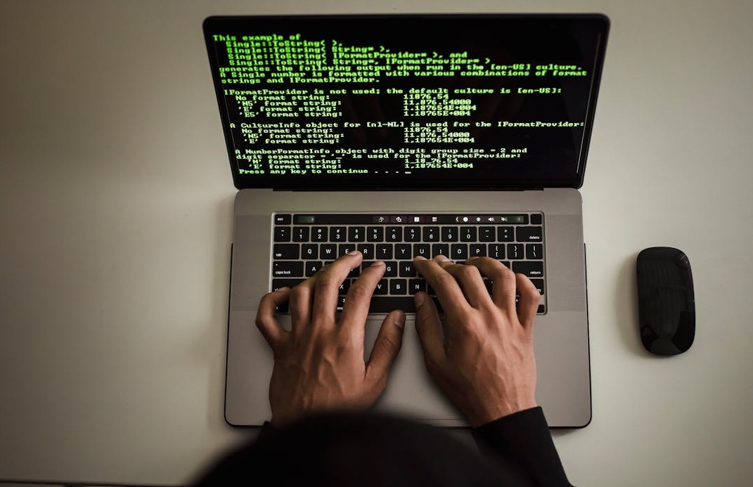 一个代表网络安全的盾牌图标