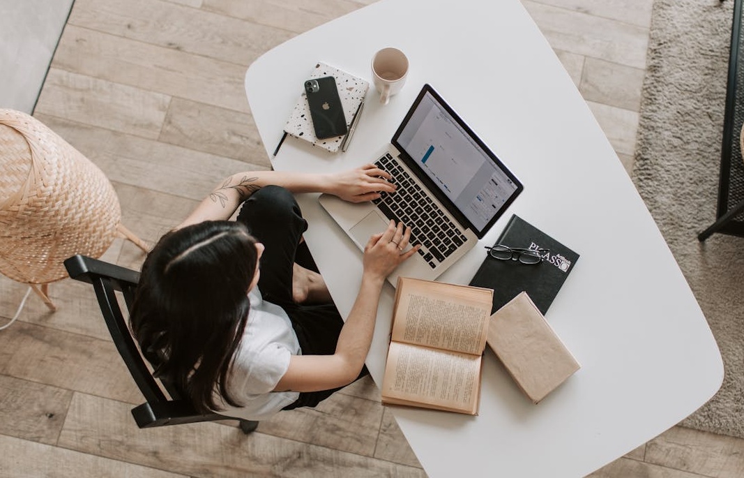 一名分析Instagram數據的行銷專家