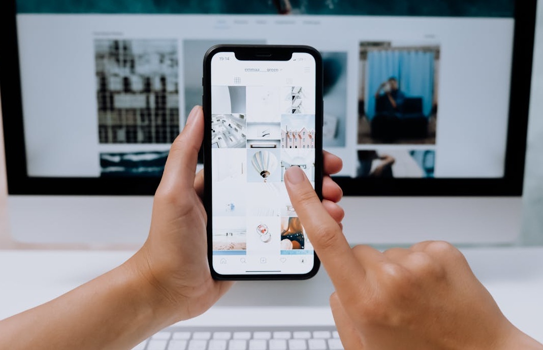 一个拥有大量点赞和互动的YouTube视频界面