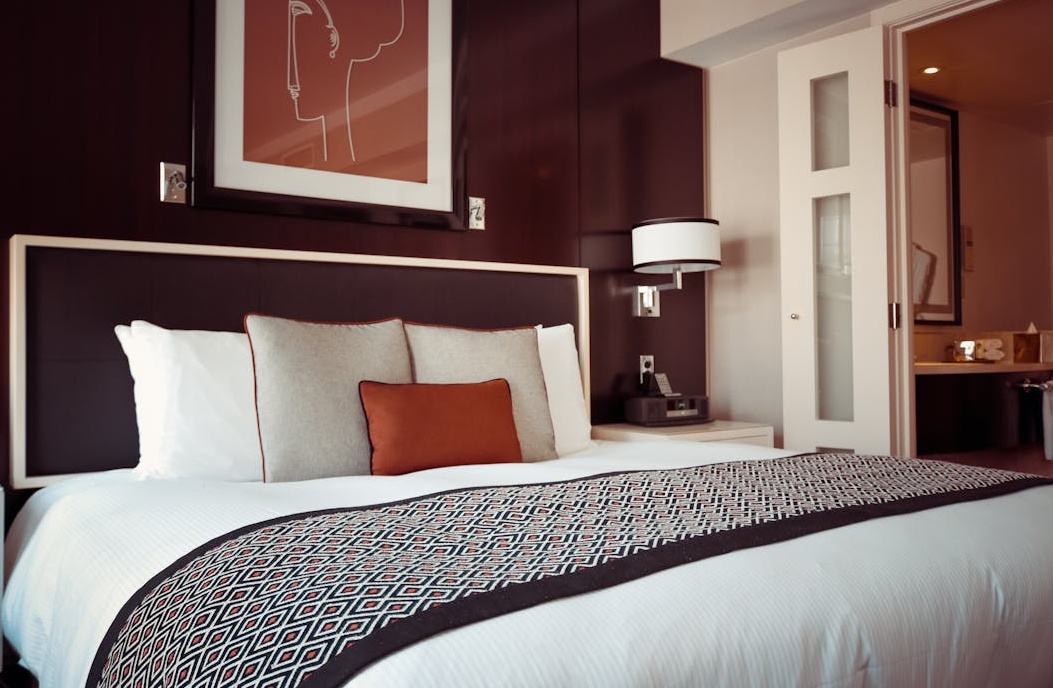 象征品牌信誉和专业服务的酒店前台