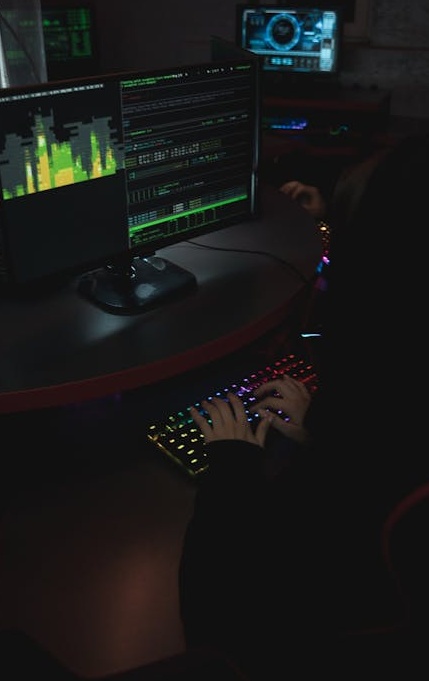 抽象的网络线条图，清晰的线条代表高质量连接，模糊的代表低质量，象征着选择高质量点赞服务的重要性