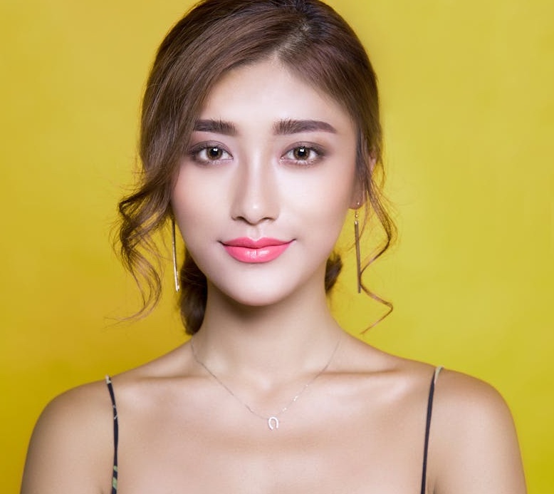 一位成功的TikTok创作者通过买真人点赞获得初步成功