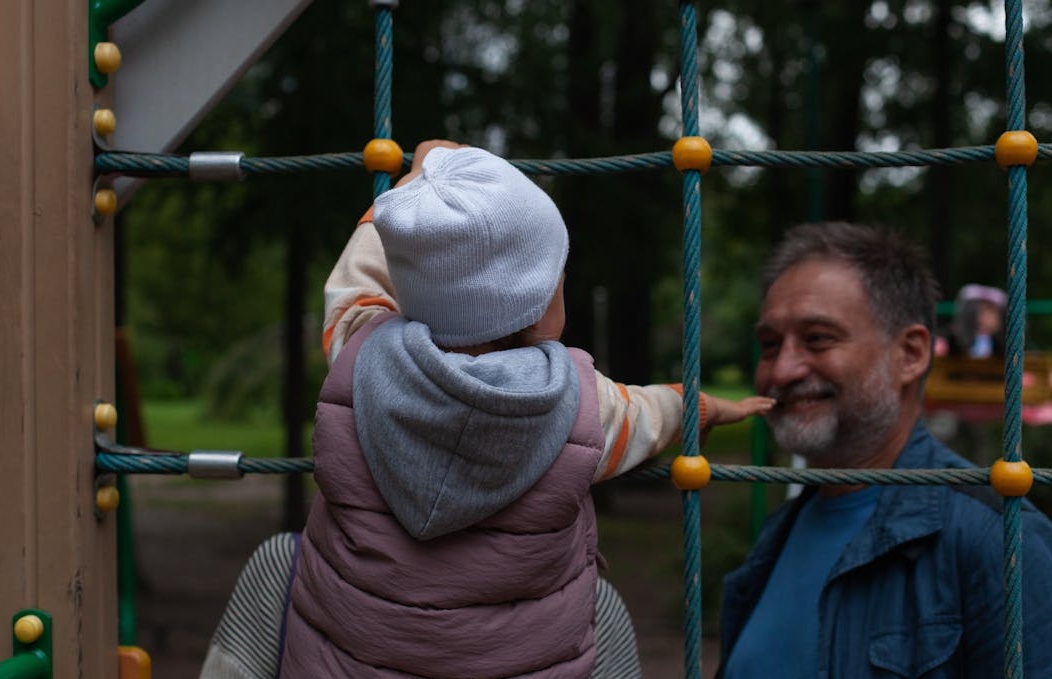 代表复杂YouTube推荐算法的抽象网络图