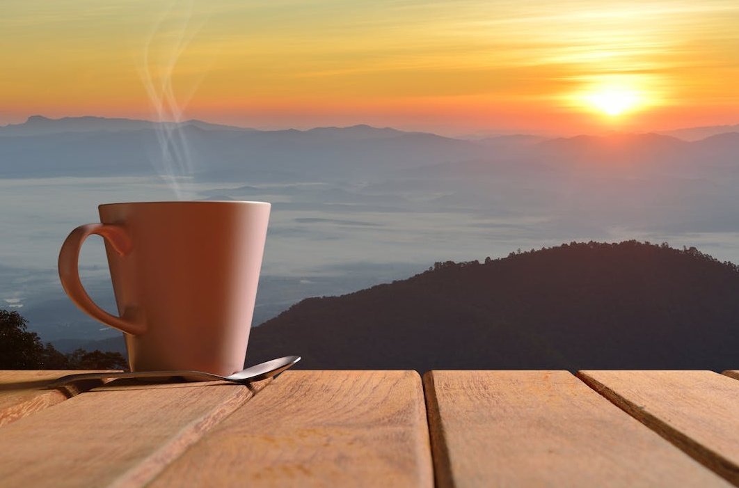 用户在屏幕前看到积极的反馈和评论，建立社会认同感