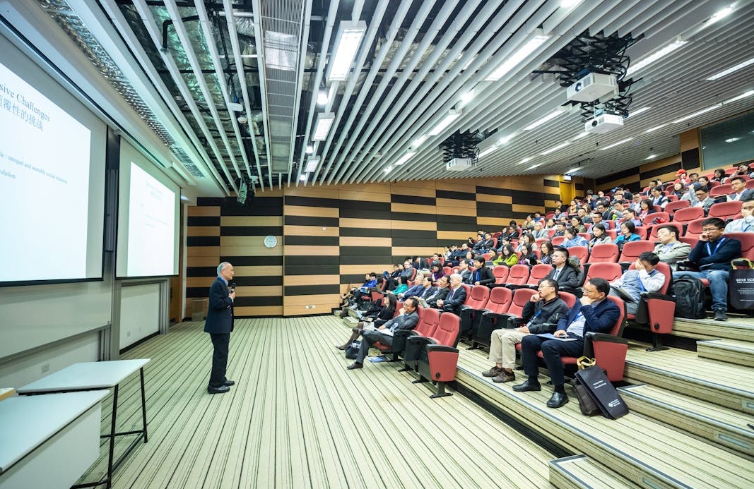 人群聚集体现社交证明效应