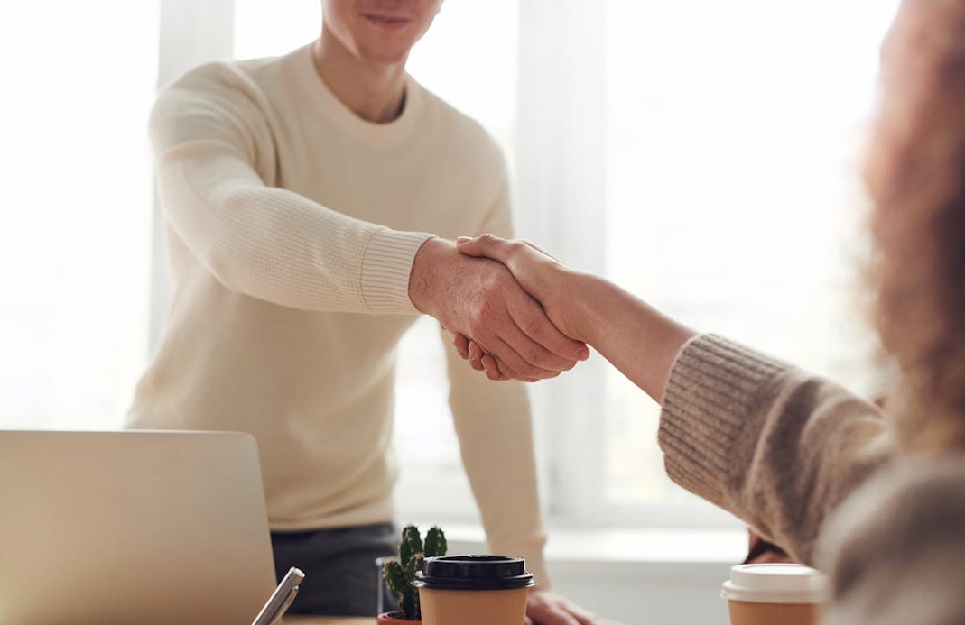 制定2025年推特增长计划,策略性地使用点赞服务