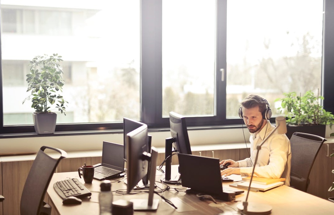 真实用户网络与机器人网络的对比图