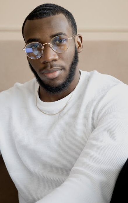 显示社交媒体浏览量增长的分析图表