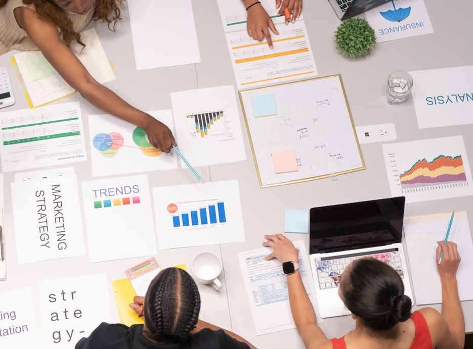 代表数字影响力和社交证明的概念图