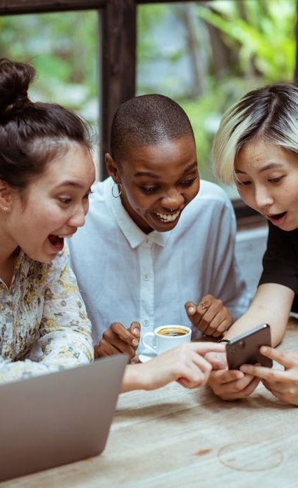 2025年用户在手机上使用推特X平台