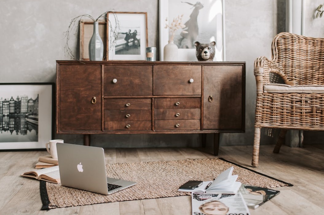 一名數據分析師正在研究Instagram演算法的增長曲線圖表