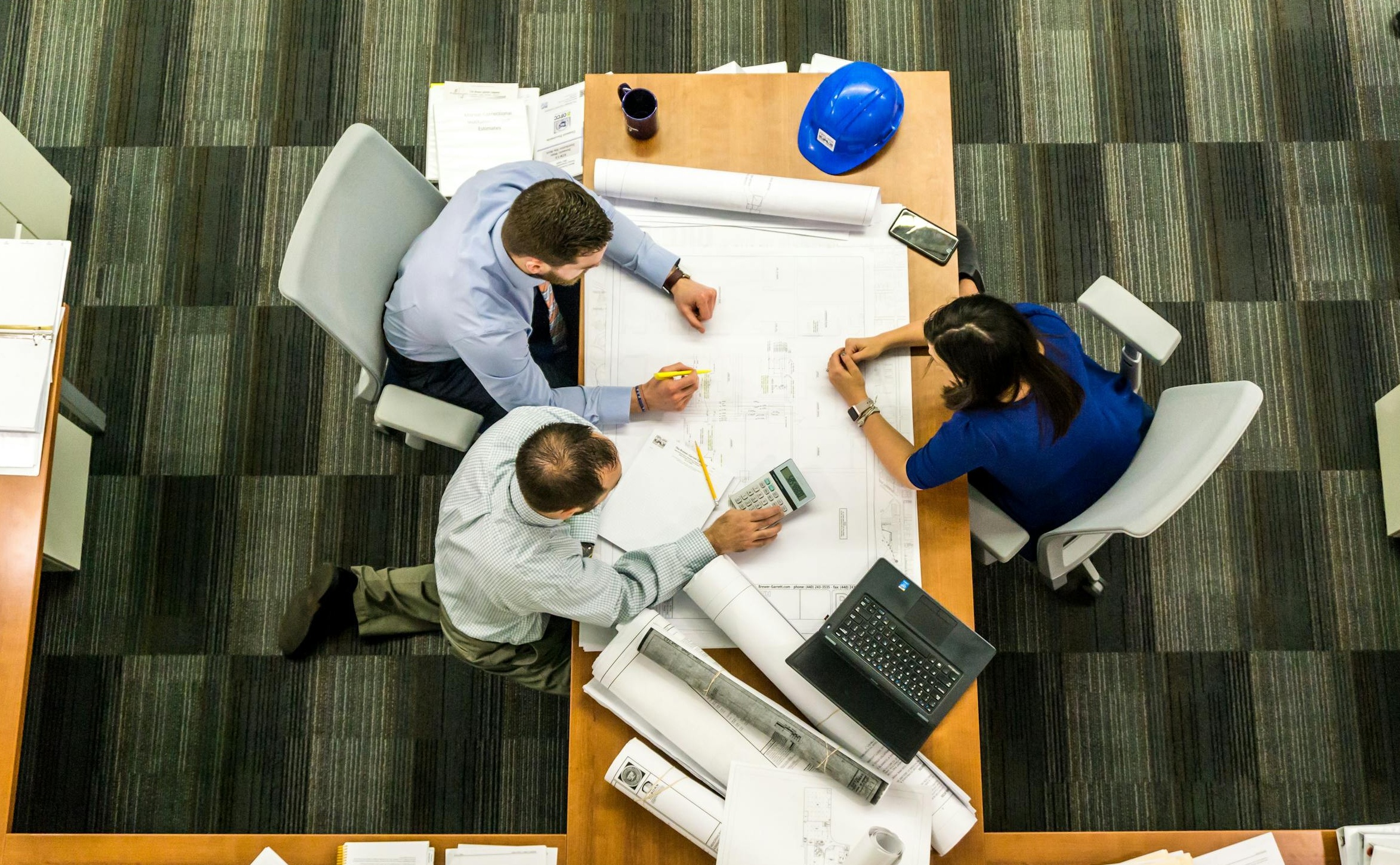 Facebook广告管理器界面,展示精准受众定位