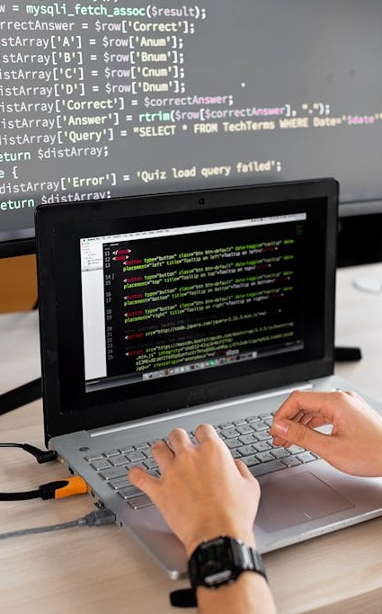 YouTube创作者积极回复视频下方的用户评论