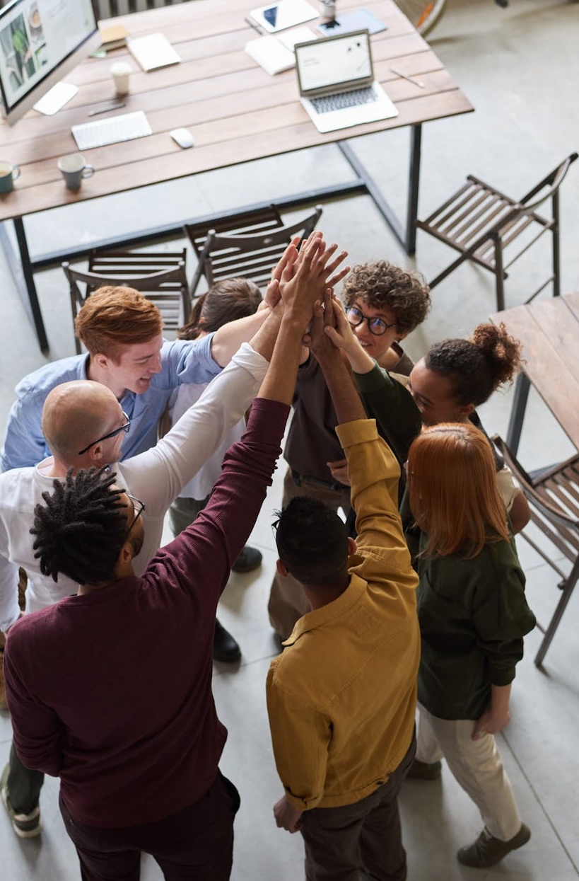 观众观看YouTube视频并互动