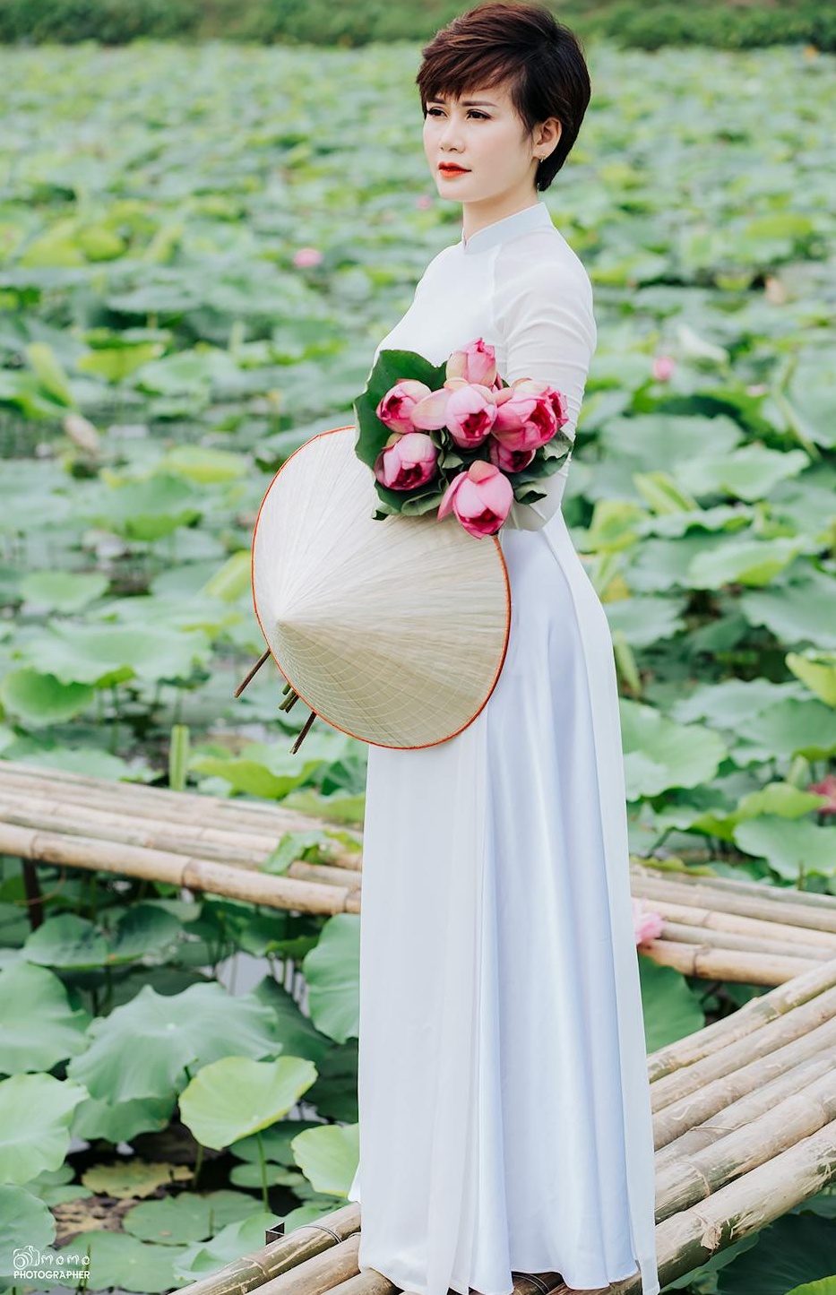 展示Instagram Insights数据分析界面的手机屏幕