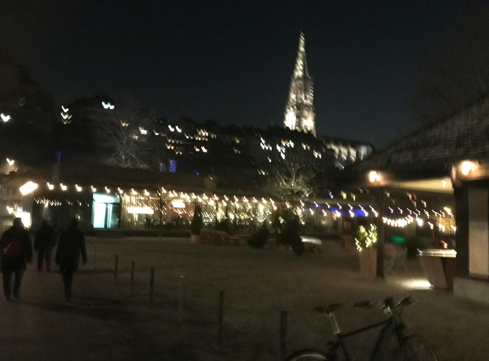 手机上显示高评分的客户服务评论