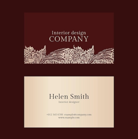 一群人在手机上浏览社交媒体，积极参与评论互动