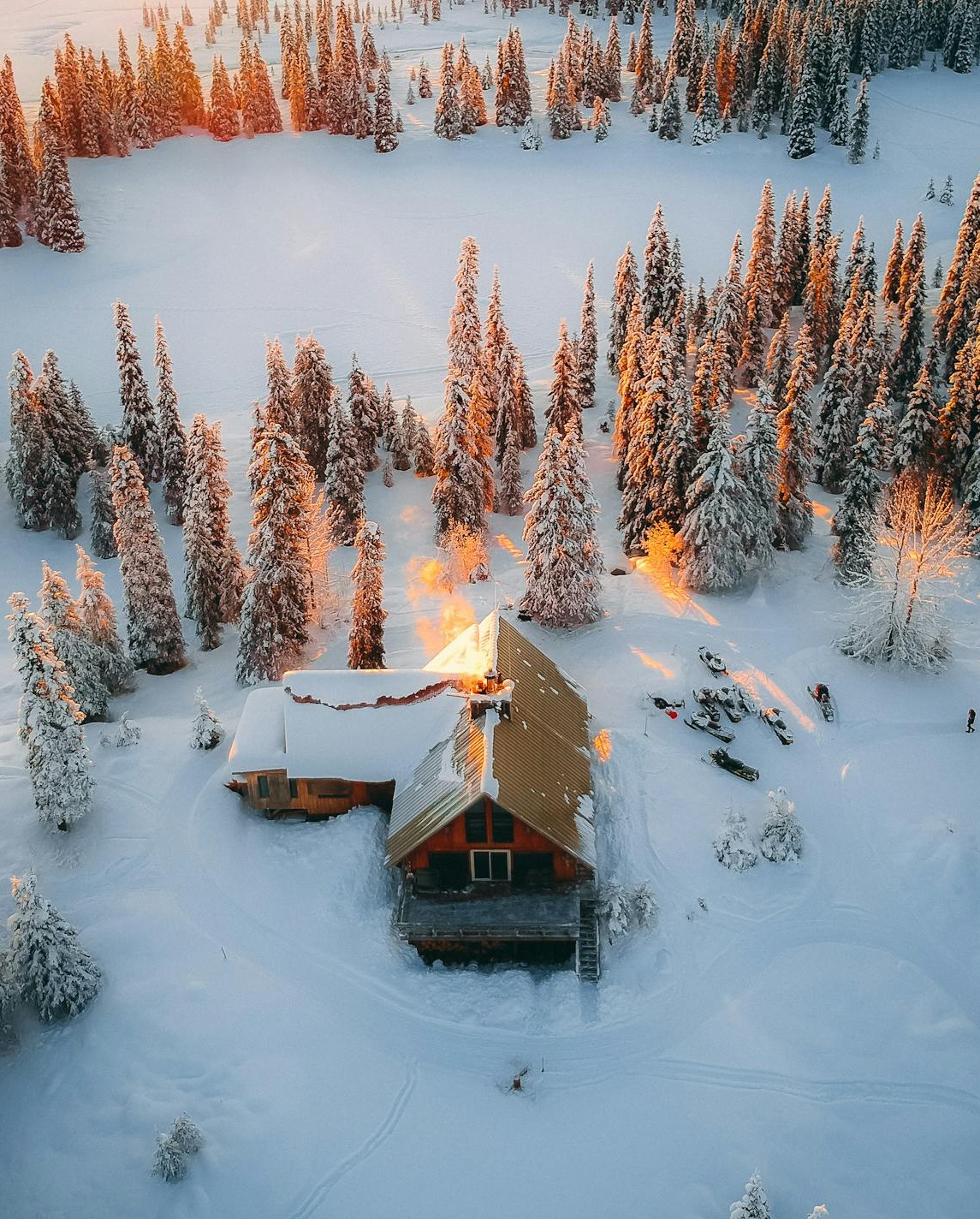 带有安全锁标志的网络世界背景,代表数据安全