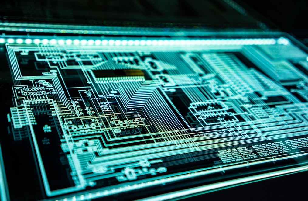 手在触碰虚拟数据界面，表示数据分析