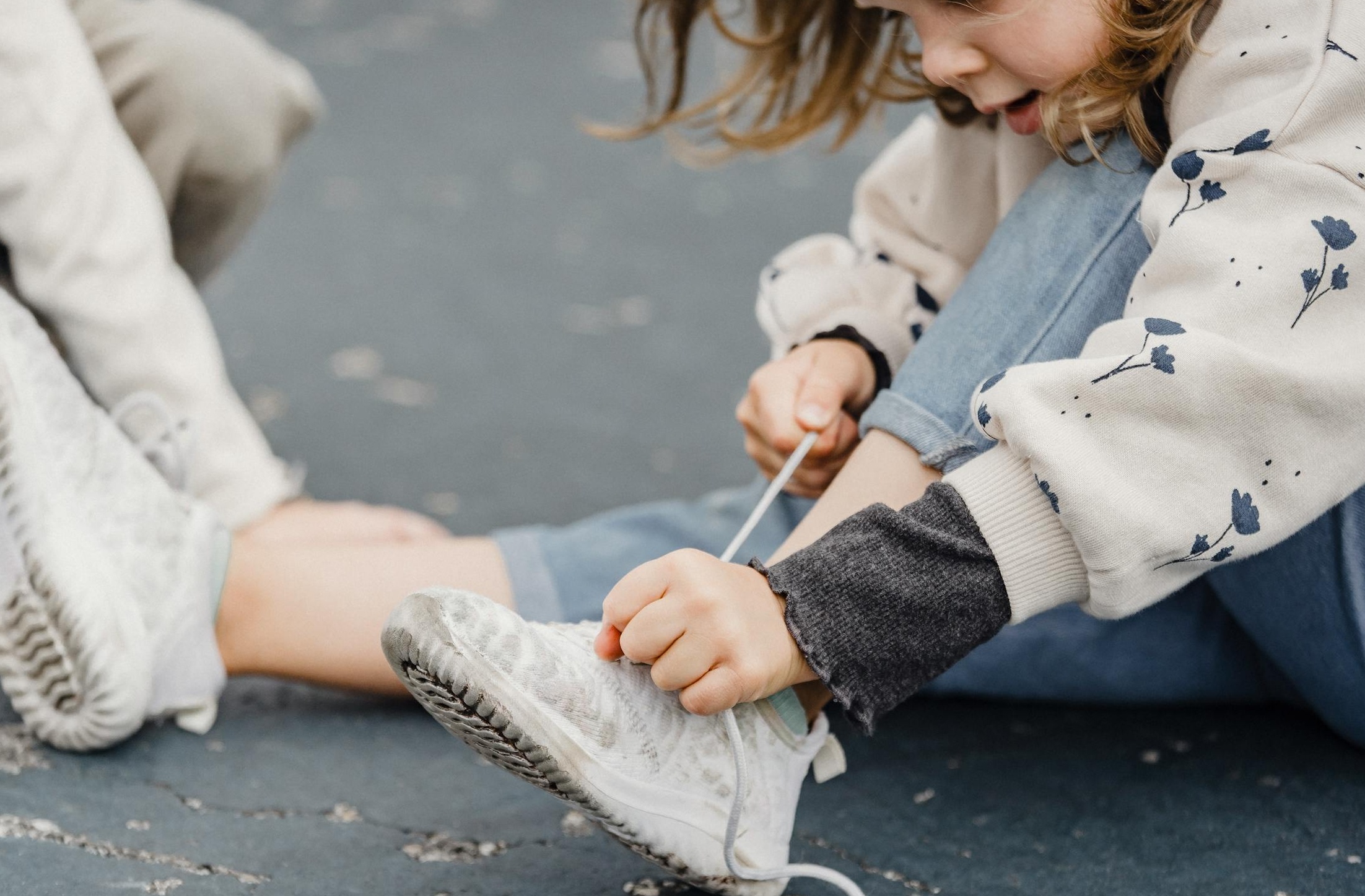 Instagram界面上展示的视频和大量评论,反映活跃的互动