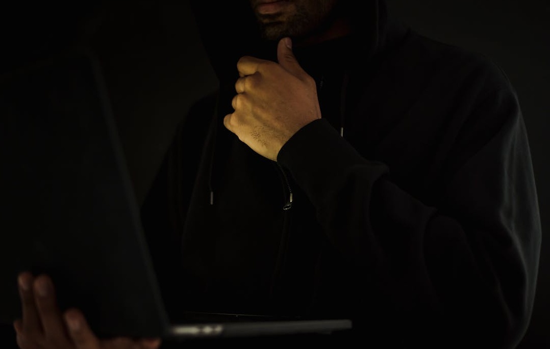 一张图表显示内容创作策略与用户参与度的关系，突出高质量内容的重要性