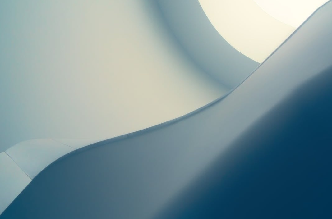 数字图表和数据分析界面，象征直播数据增长