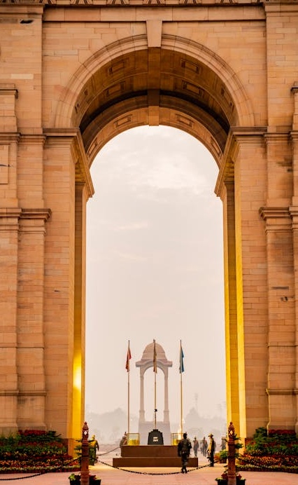 全球用户在各种设备上进行社交媒体互动