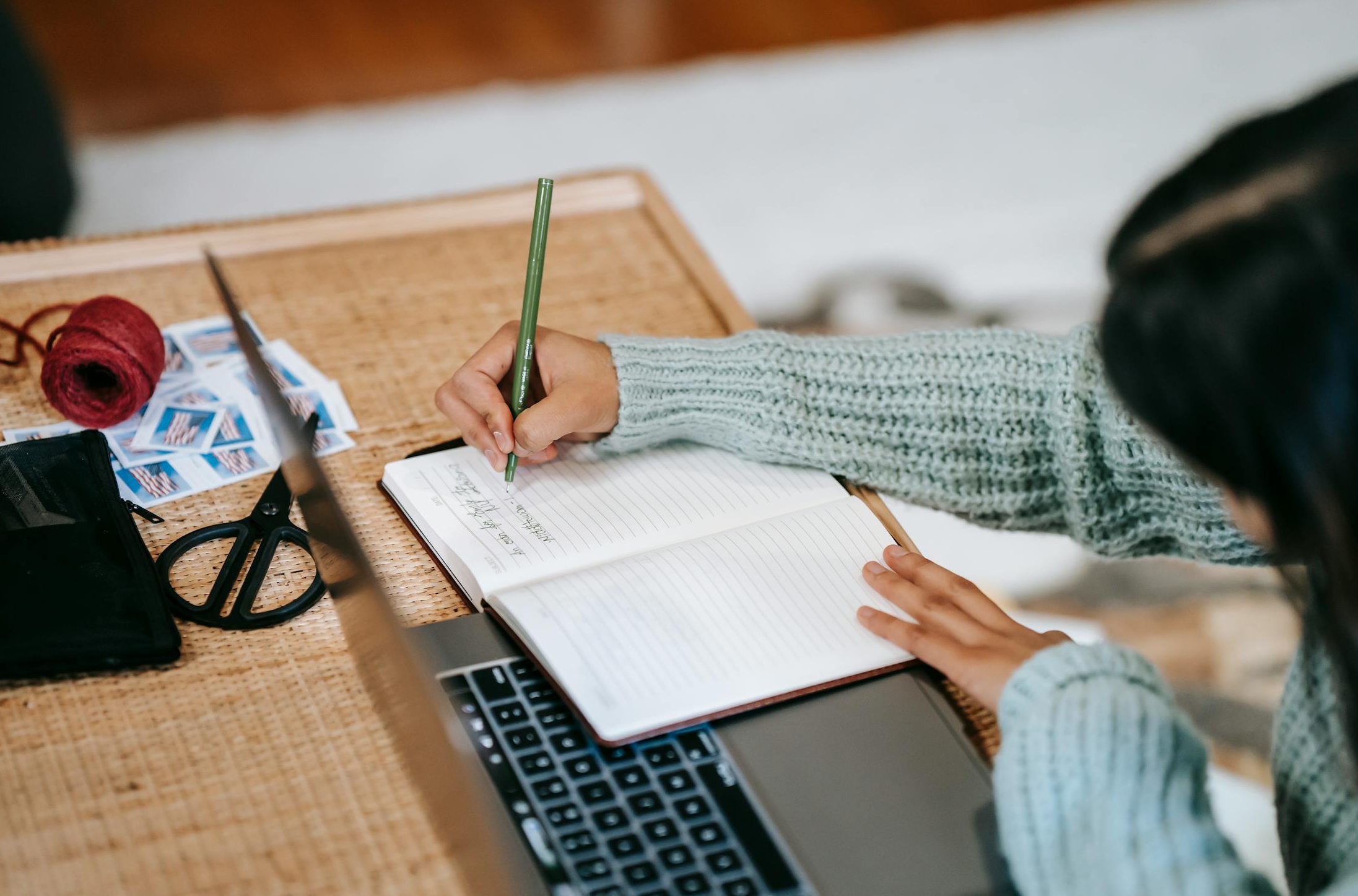 社交网络效应与品牌影响力构建示意图