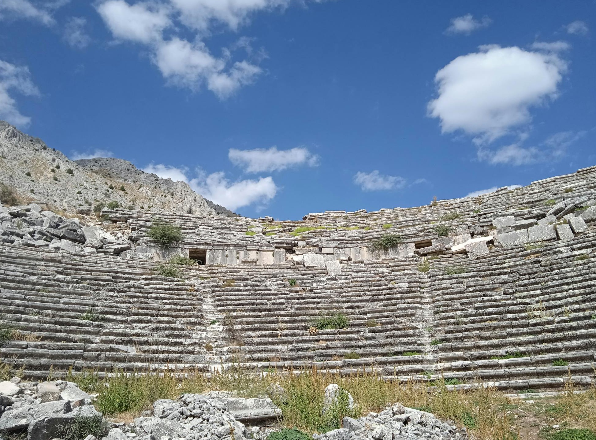 内容创作者正在拍摄高质量YouTube视频