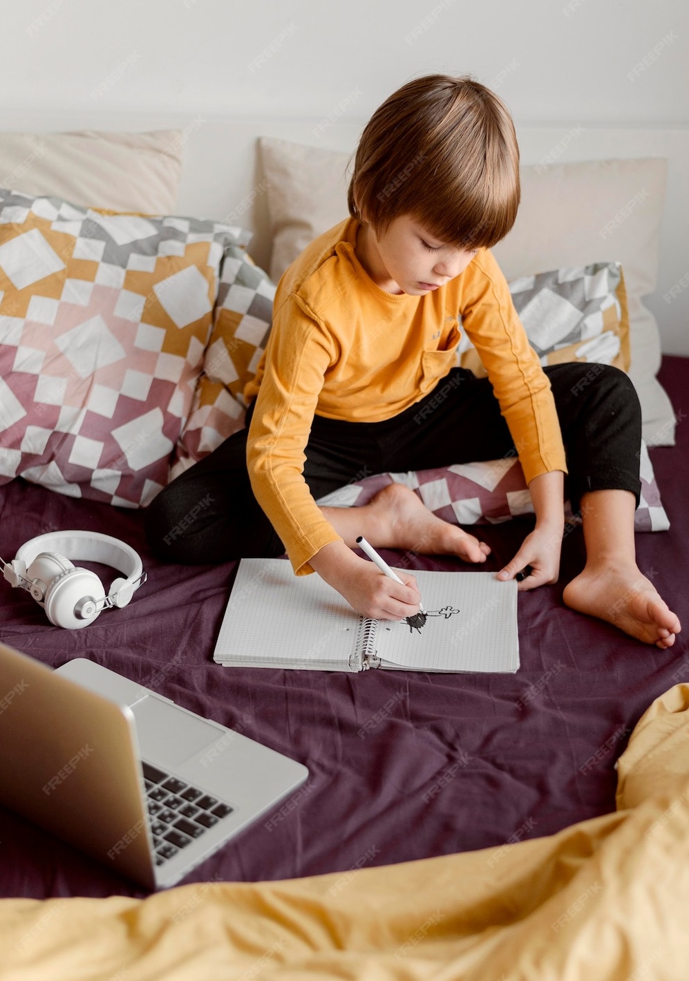 描绘社交媒体算法和用户互动数据分析的图示