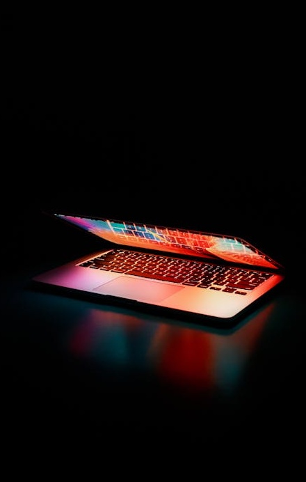 展示社交媒体增长和成功的向上趋势图表