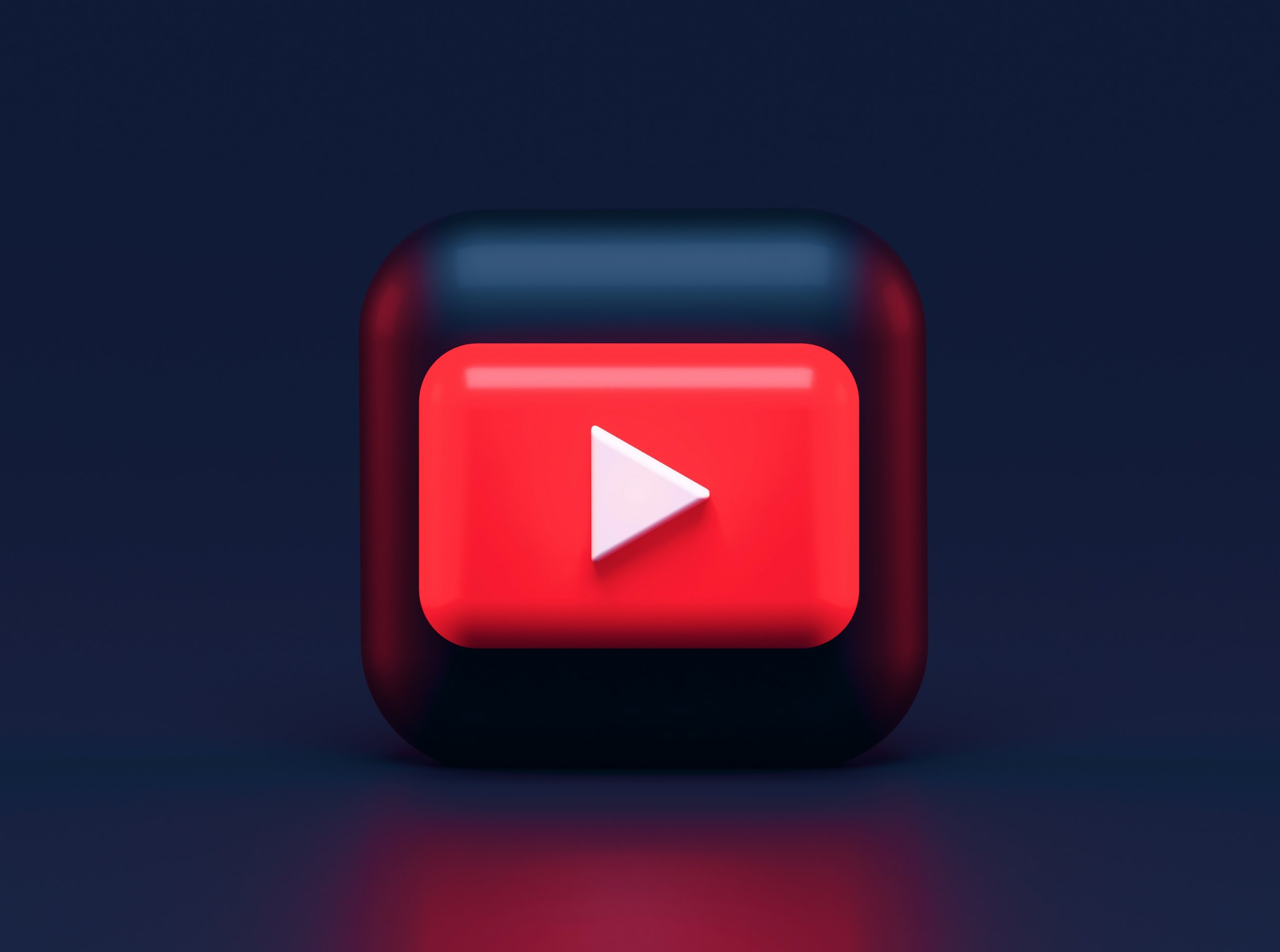 一个YouTube播放界面,展示了大量点赞和评论,象征着成功的内容表现