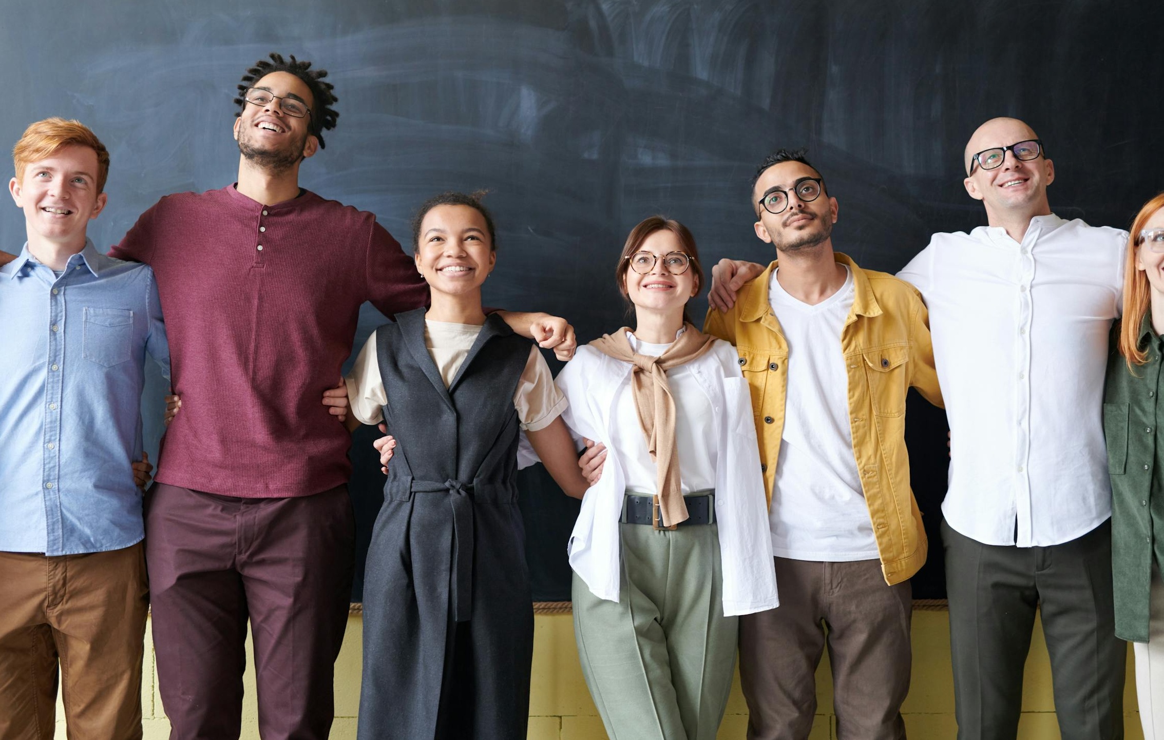 成功的YouTube内容创作者自信展示