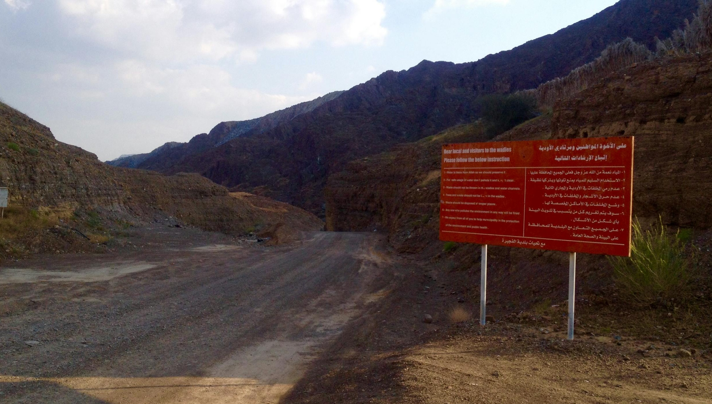 笔记本电脑显示YouTube评论和点赞