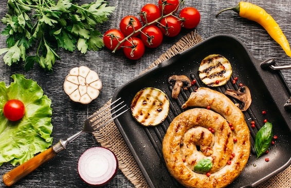 一个展示投资回报率(ROI)增长的图表和数据分析界面,突出了优质Facebook点赞带来的长期商业价值