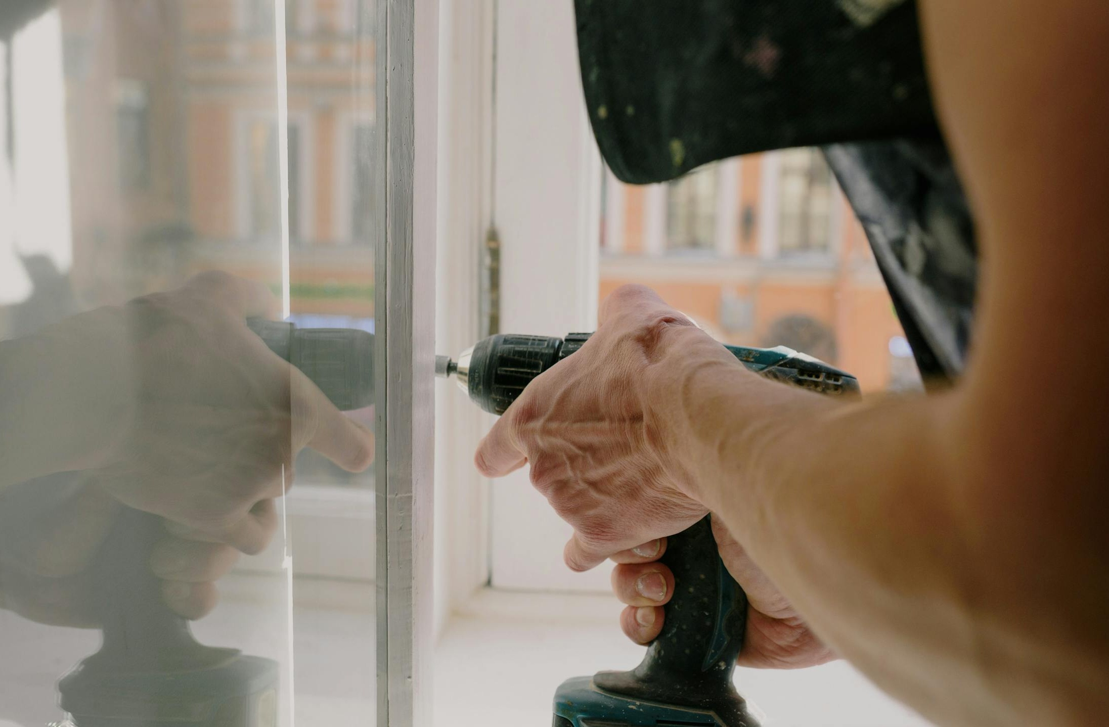 展示地球和网络连接的图像,象征全球化和连接性