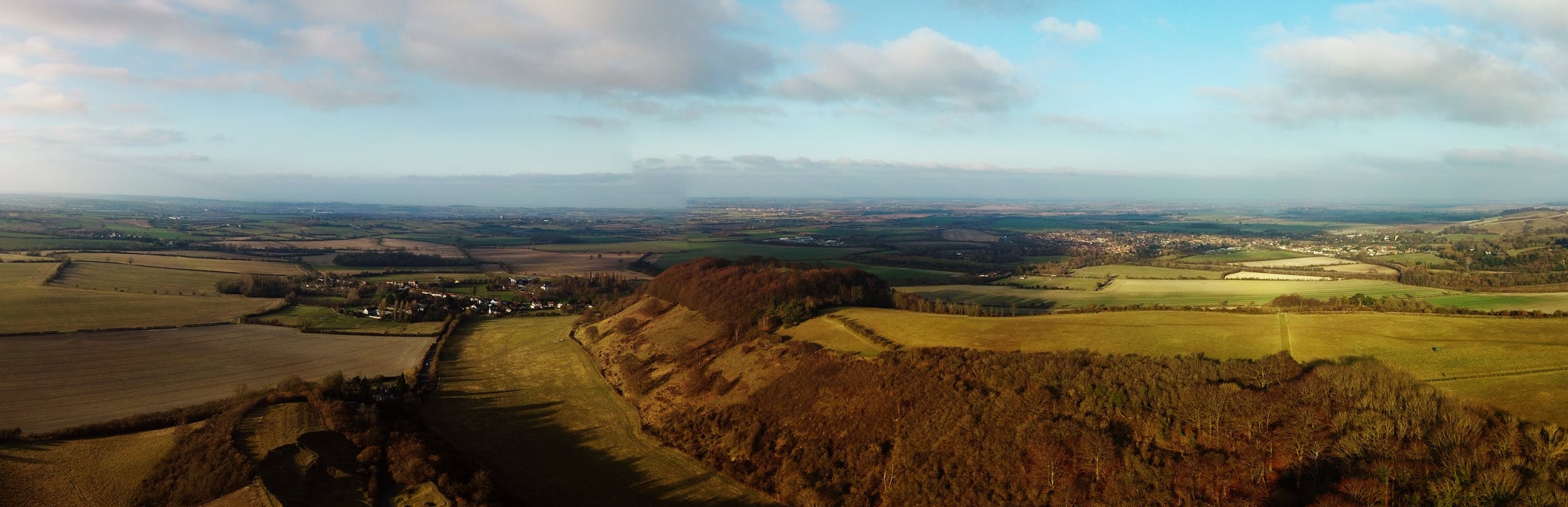 一个移动设备上显示着Telegram用户界面的图片