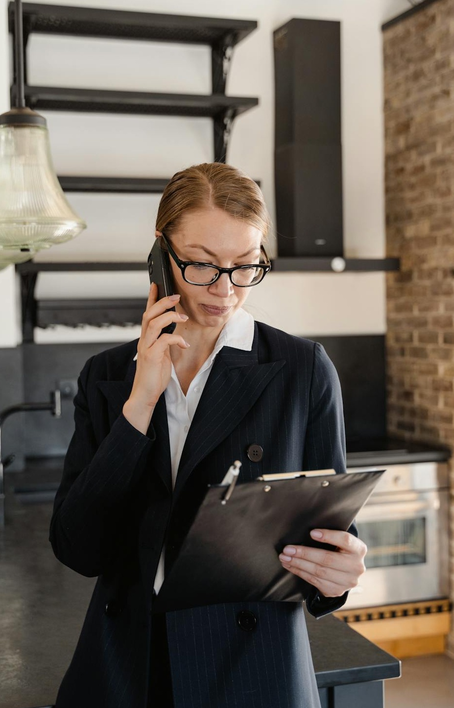 一个专注于全球连接和社区建设的抽象概念图